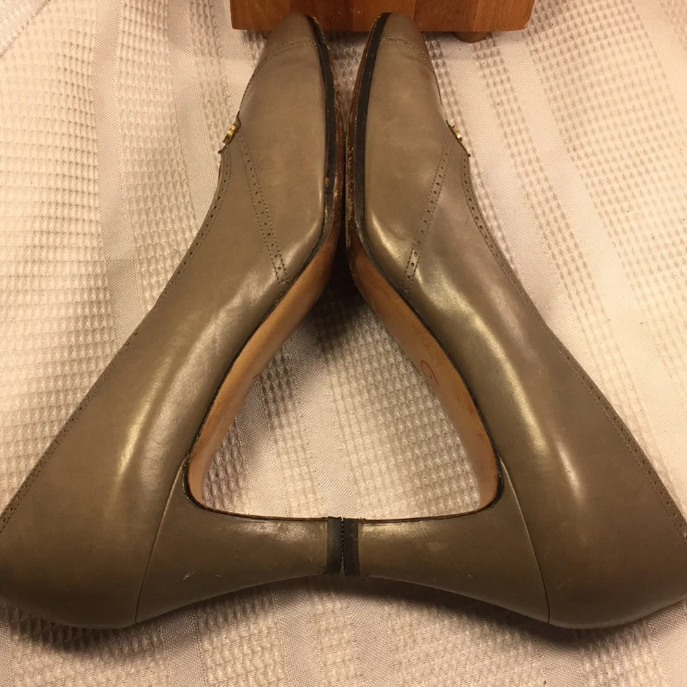 Salvatore Ferragamo leather pumps classic elegant